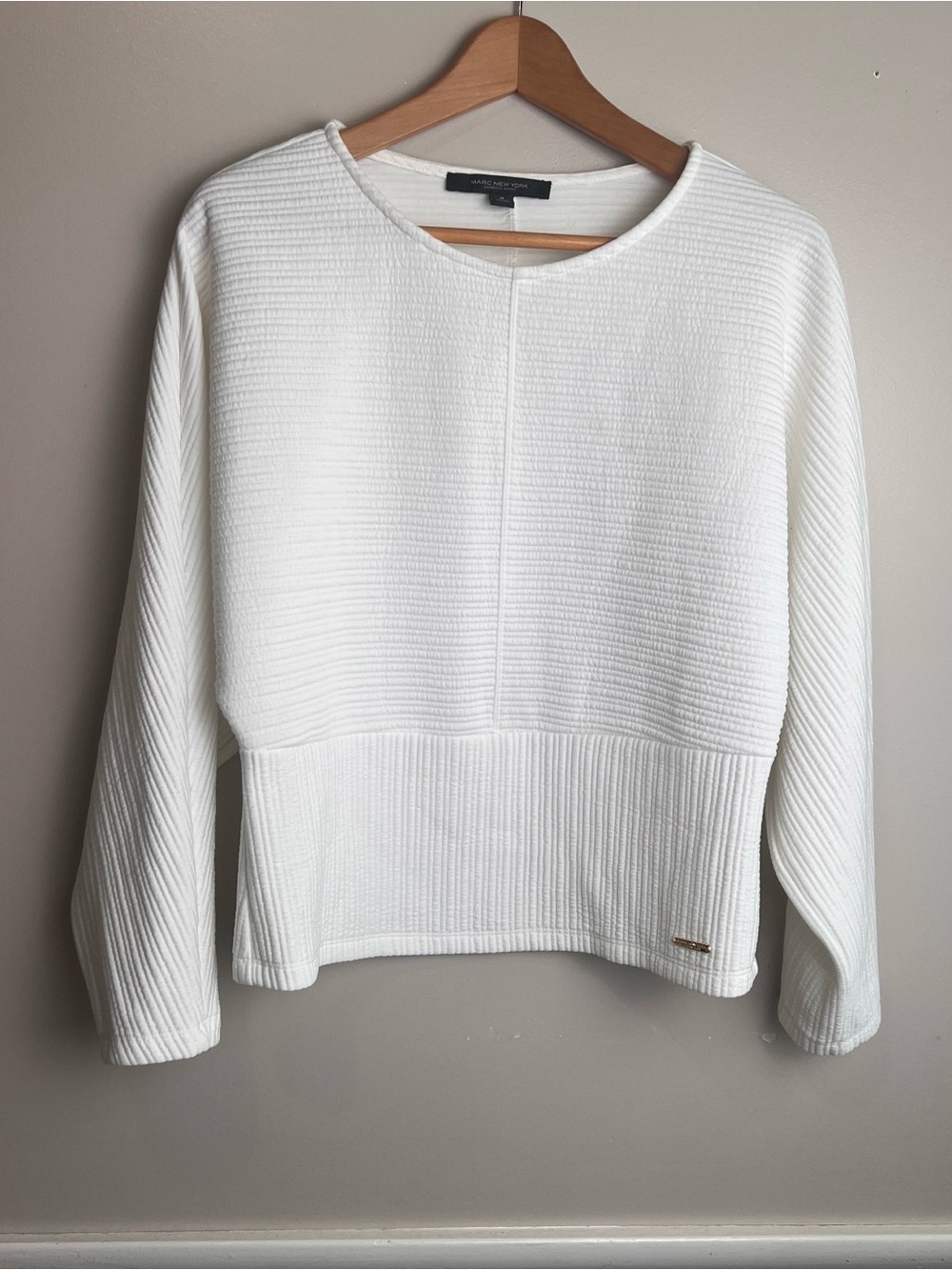 Andrew Marc NY Dolman Sleeves White Sweater Sporty Business Casual Womens M, EUC